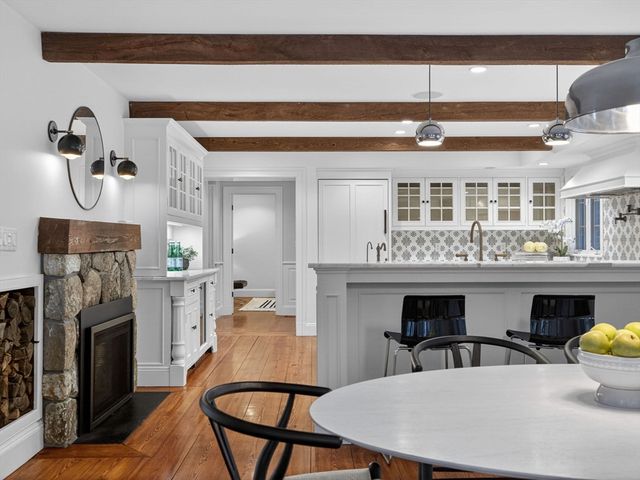 12 Winding River Cir, Wellesley, MA 02482