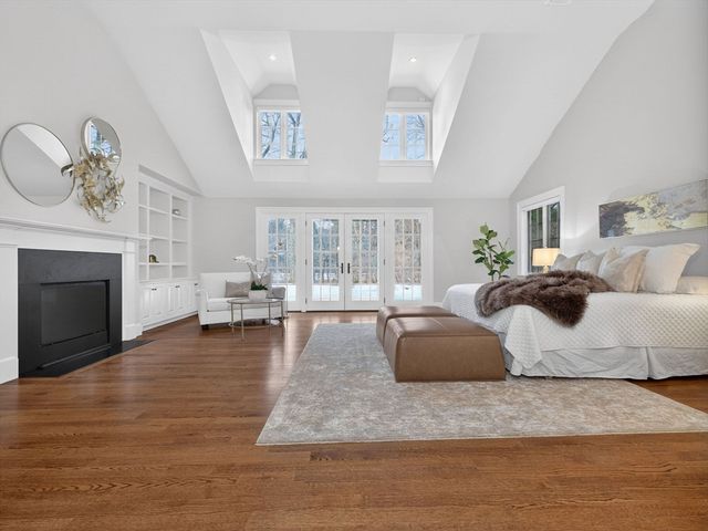 12 Winding River Cir, Wellesley, MA 02482