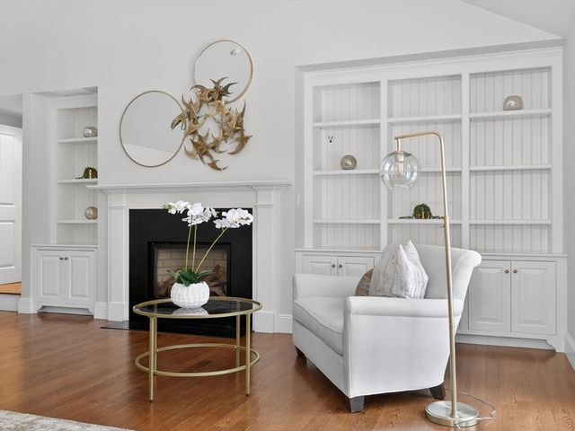 12 Winding River Cir, Wellesley, MA 02482