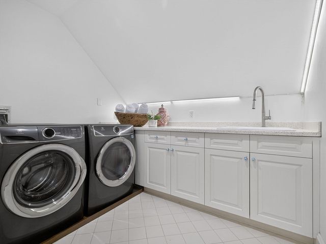 12 Winding River Cir, Wellesley, MA 02482