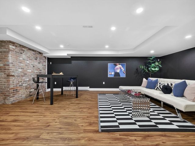 12 Winding River Cir, Wellesley, MA 02482