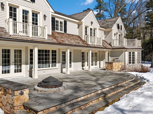 12 Winding River Cir, Wellesley, MA 02482