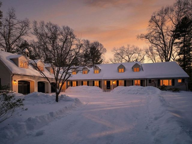 12 Winding River Cir, Wellesley, MA 02482