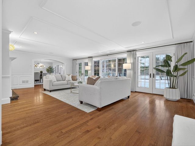 12 Winding River Cir, Wellesley, MA 02482