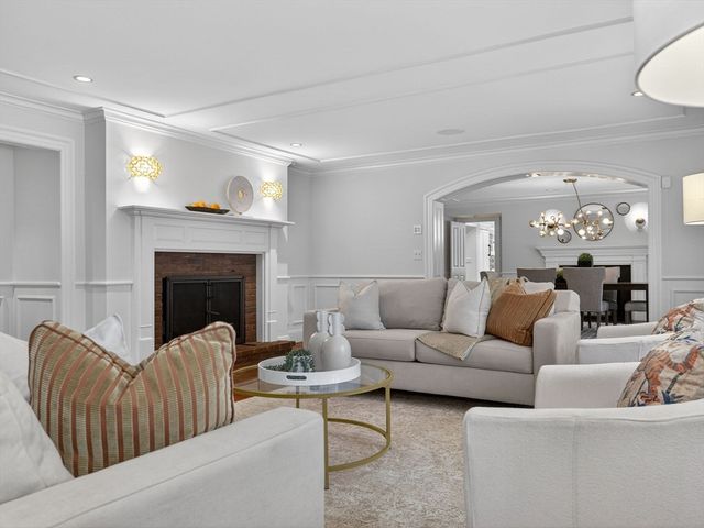 12 Winding River Cir, Wellesley, MA 02482