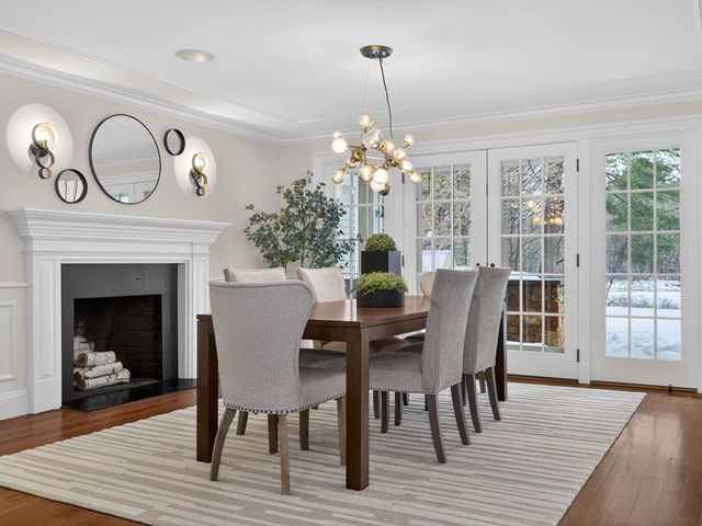 12 Winding River Cir, Wellesley, MA 02482