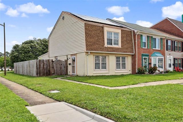 1300 White Birch LN, Virginia Beach, VA 23453
