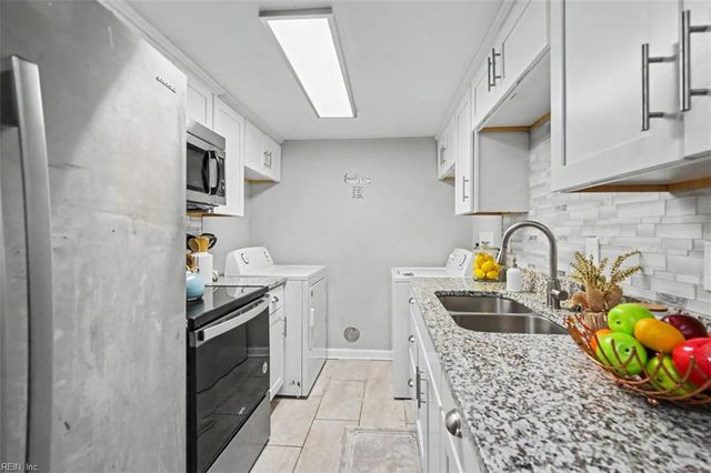 1300 White Birch LN, Virginia Beach, VA 23453