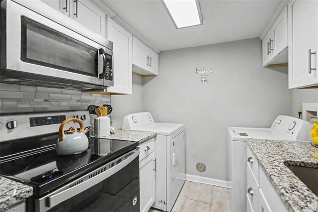 1300 White Birch LN, Virginia Beach, VA 23453