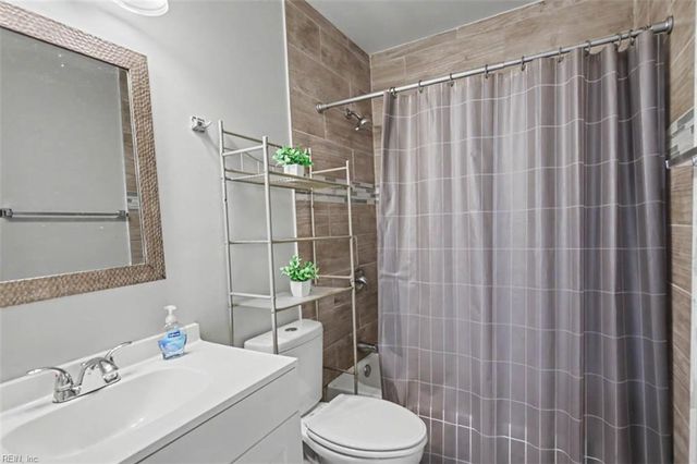 1300 White Birch LN, Virginia Beach, VA 23453