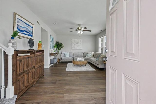 1300 White Birch LN, Virginia Beach, VA 23453