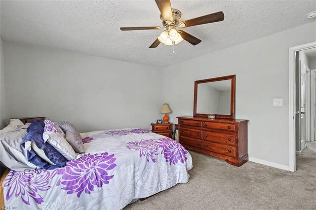1300 White Birch LN, Virginia Beach, VA 23453