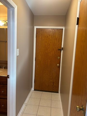 6323 W 64th Place 1D, Chicago, IL 60638