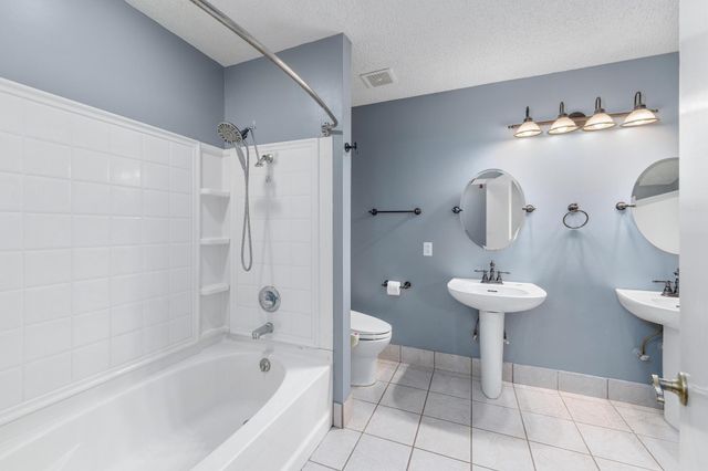 1441 N Lark Ln, Wichita, KS 67212