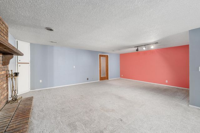 1441 N Lark Ln, Wichita, KS 67212