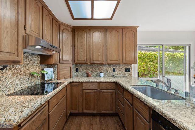 2 Corte Camellia, Millbrae, CA 94030
