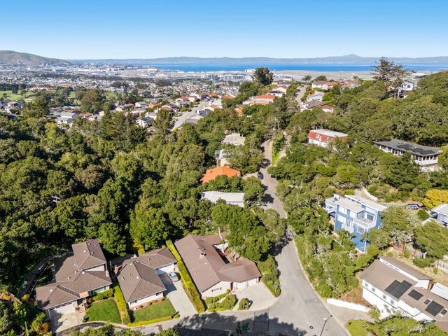 2 Corte Camellia, Millbrae, CA 94030
