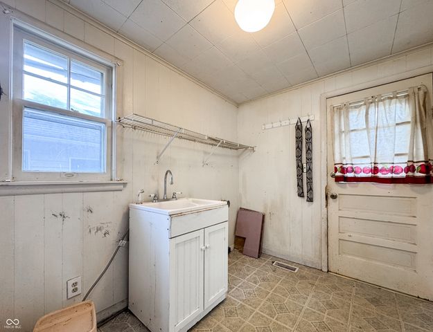 1120 S 5th Street, Terre Haute, IN 47802