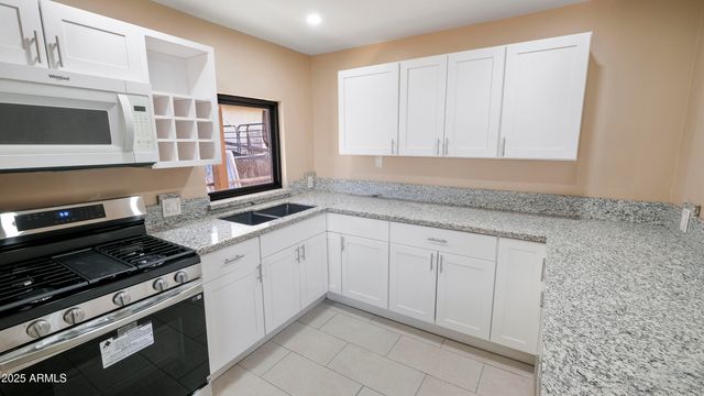 2333 W COOLIDGE Street, Phoenix, AZ 85015