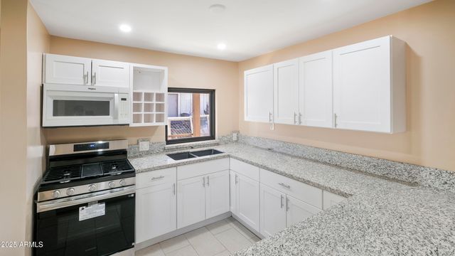 2333 W COOLIDGE Street, Phoenix, AZ 85015