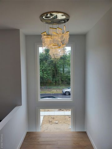 65 Page Lane, Westbury, NY 11590