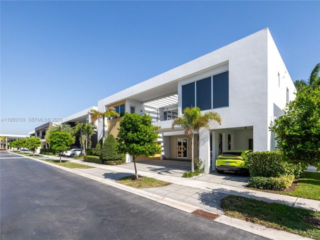 7451 NW 103rd Court, Doral, FL 33178