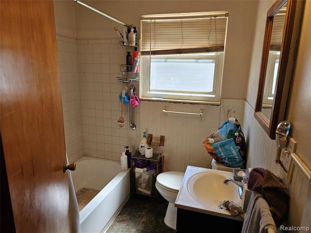 5643 Clippert Street, Dearborn Heights, MI 48125