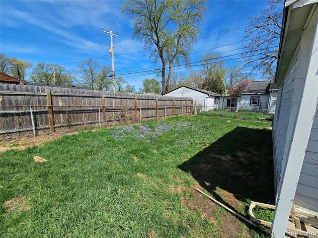 5643 Clippert Street, Dearborn Heights, MI 48125