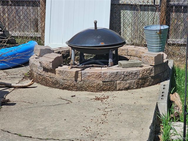 5643 Clippert Street, Dearborn Heights, MI 48125