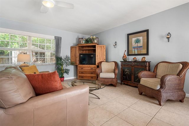 2033 NE 33rd Ave 2, Fort Lauderdale, FL 33305