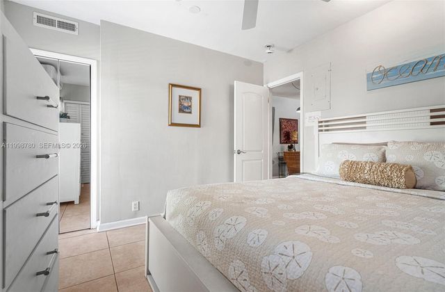 2033 NE 33rd Ave 2, Fort Lauderdale, FL 33305