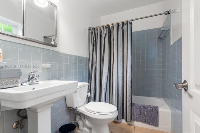 2033 NE 33rd Ave 2, Fort Lauderdale, FL 33305