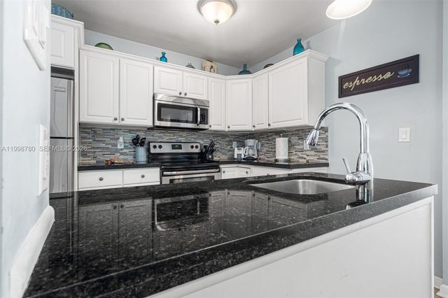 2033 NE 33rd Ave 2, Fort Lauderdale, FL 33305