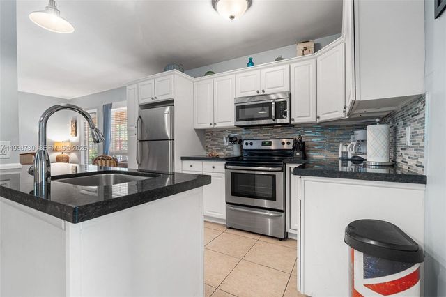 2033 NE 33rd Ave 2, Fort Lauderdale, FL 33305