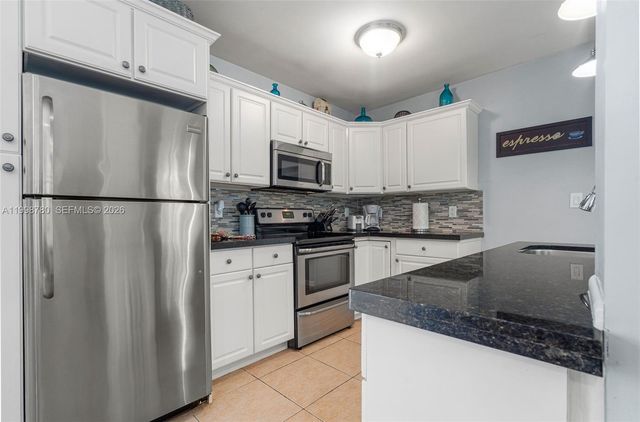 2033 NE 33rd Ave 2, Fort Lauderdale, FL 33305