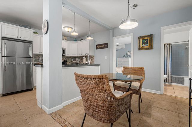 2033 NE 33rd Ave 2, Fort Lauderdale, FL 33305