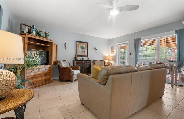 2033 NE 33rd Ave 2, Fort Lauderdale, FL 33305