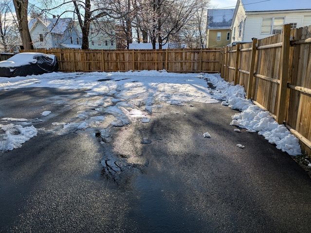 130 Dickinson 130, Springfield, MA 01108