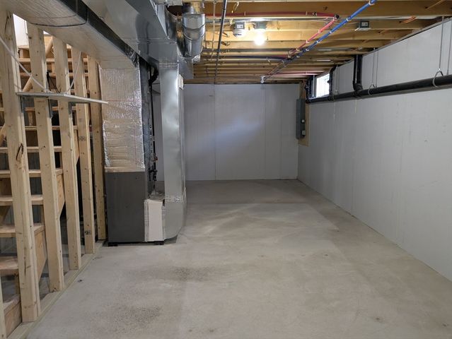 130 Dickinson 130, Springfield, MA 01108