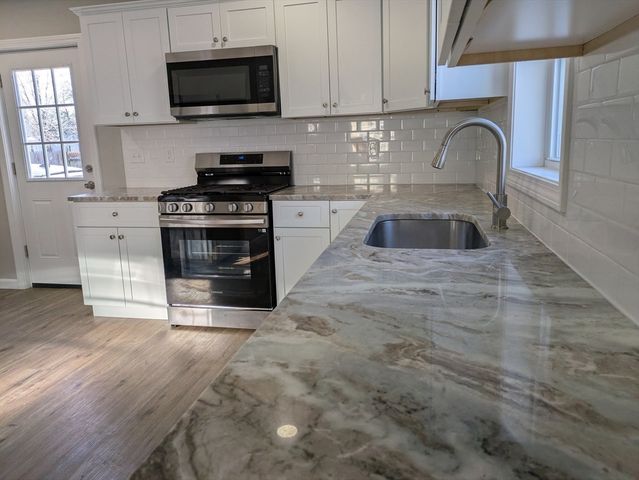 130 Dickinson 130, Springfield, MA 01108