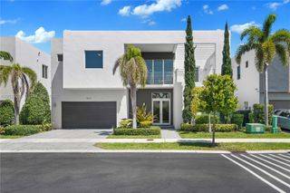9915 NW 75th St, Doral, FL 33178