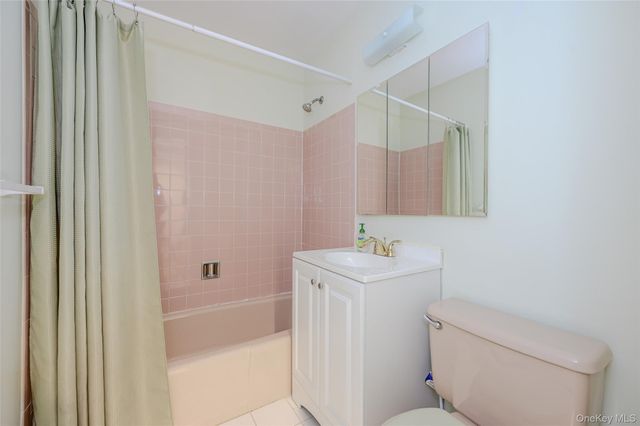 352 Central Avenue 10D, Scarsdale, NY 11221