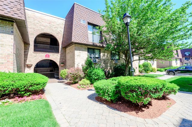 352 Central Avenue 10D, Scarsdale, NY 11221