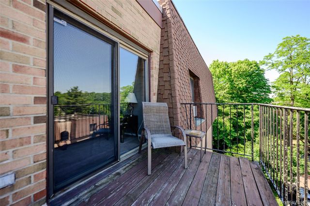 352 Central Avenue 10D, Scarsdale, NY 11221