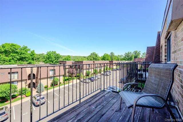 352 Central Avenue 10D, Scarsdale, NY 11221
