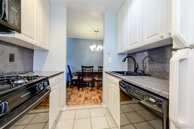 352 Central Avenue 10D, Scarsdale, NY 11221