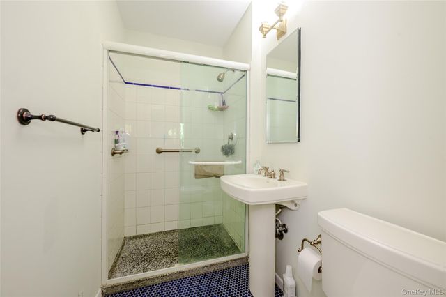 352 Central Avenue 10D, Scarsdale, NY 11221