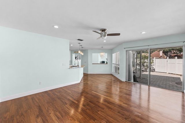 10152 Aspen Way, Palm Beach Gardens, FL 33410