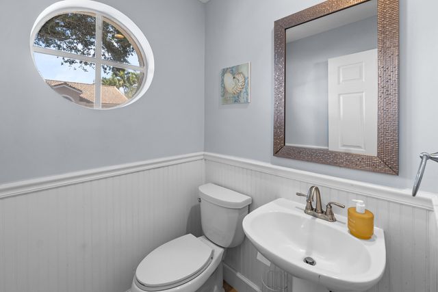 10152 Aspen Way, Palm Beach Gardens, FL 33410