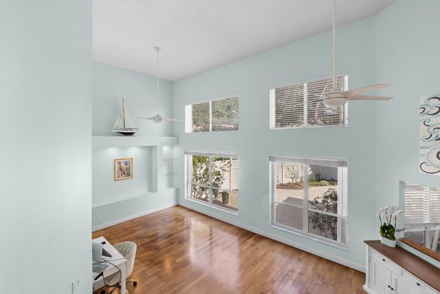 10152 Aspen Way, Palm Beach Gardens, FL 33410